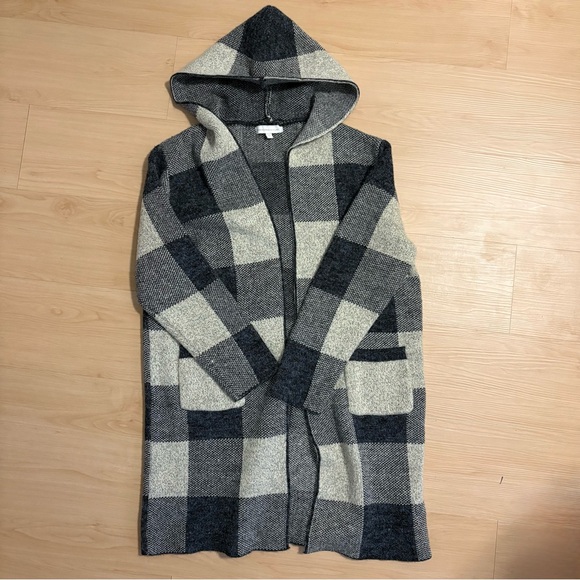 Monteau Black and White Checkered Sweater - Picture 9 of 9